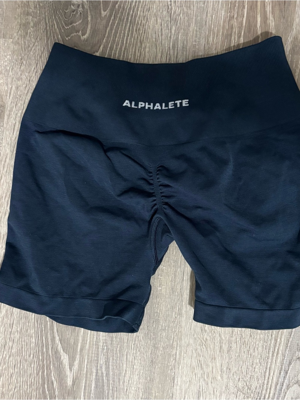 Alphalete mid rise amplify short